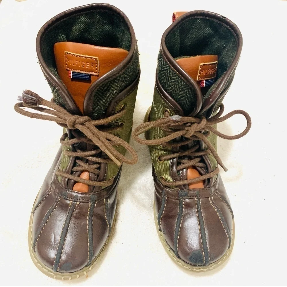 Tommy Hilfiger Kids Charles Duck Toe Boot size 1